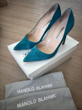 Manolo Blahnik Teal Suede Pointed Pumps